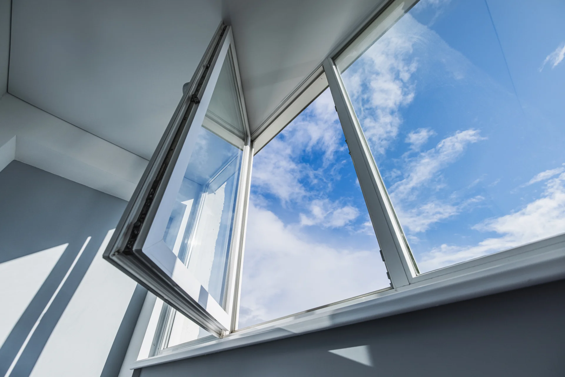 VLX 80 Casement Window in Hialeah, FL | Sightline Windows & Doors Hialeah - detail 1